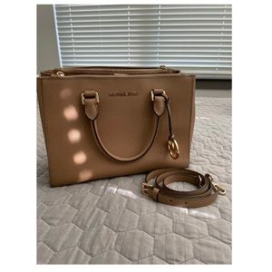 MICHAEL KORS TAN SATCHEL WITH SHOULDER STRAP !!